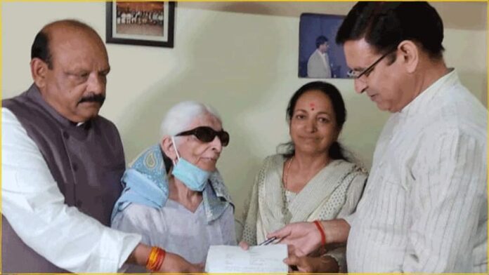 बुजुर्ग महिला ने अपनी सारी संपत्ति राहुल गांधी के नाम कर दी।
