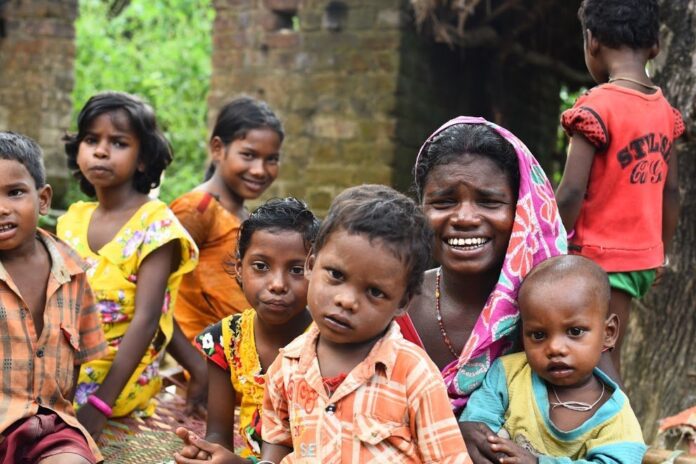 कहां गुम हो रहे हैं आदिवासी, आबादी मे लगातार गिरावट से इनके विलुप्त होने का खतरा!